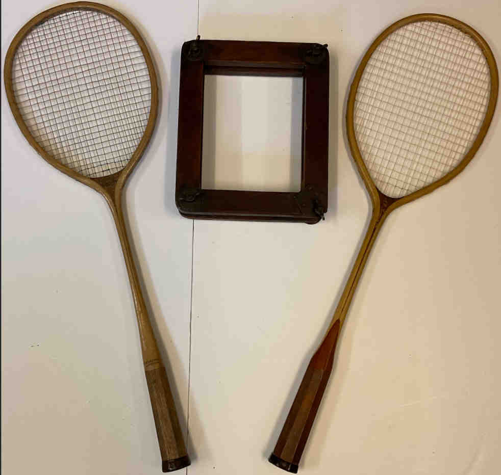 Badminton / Battledore And Shuttlecock